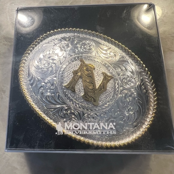 Montana Silversmiths Initial N Silver Engraved Gold Trim Western Belt Buckle - Picture 4 of 5